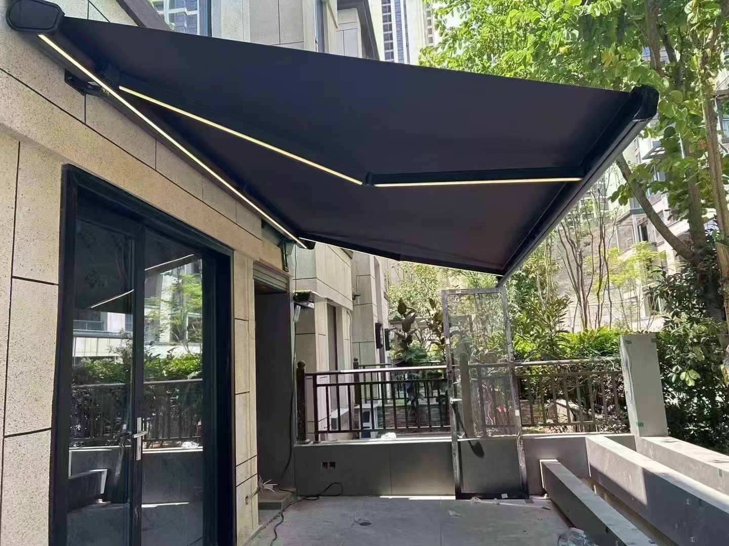 AUTOMATIC AWNINGS